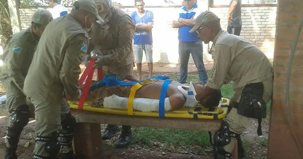 Adolescente sofre fratura ao cair em ladeira do universitário