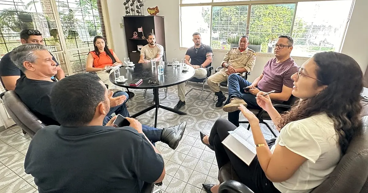 Sem contrato para poda e corte de árvores, Corumbá reúne instituições em força tarefa