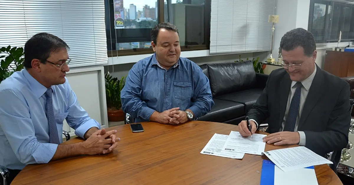 Senai e UEMS firmam convênio para pesquisas na área de alimentos