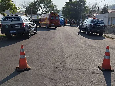 Criança morre após ser atropelada por caminhão conduzido pelo tio