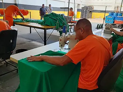 Presos da Gamaleira 2 produzem enxovais cirúrgicos para o Hospital São Julião
