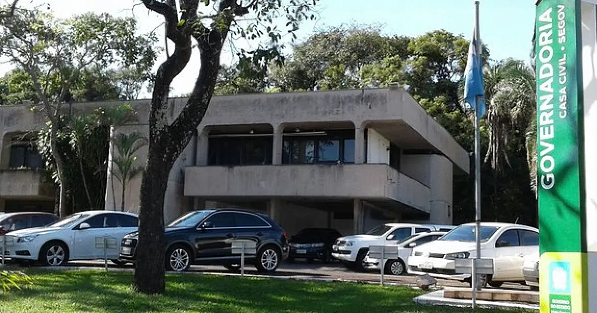 Estrutura administrativa do governo encolherá de 13 para 10 secretarias.