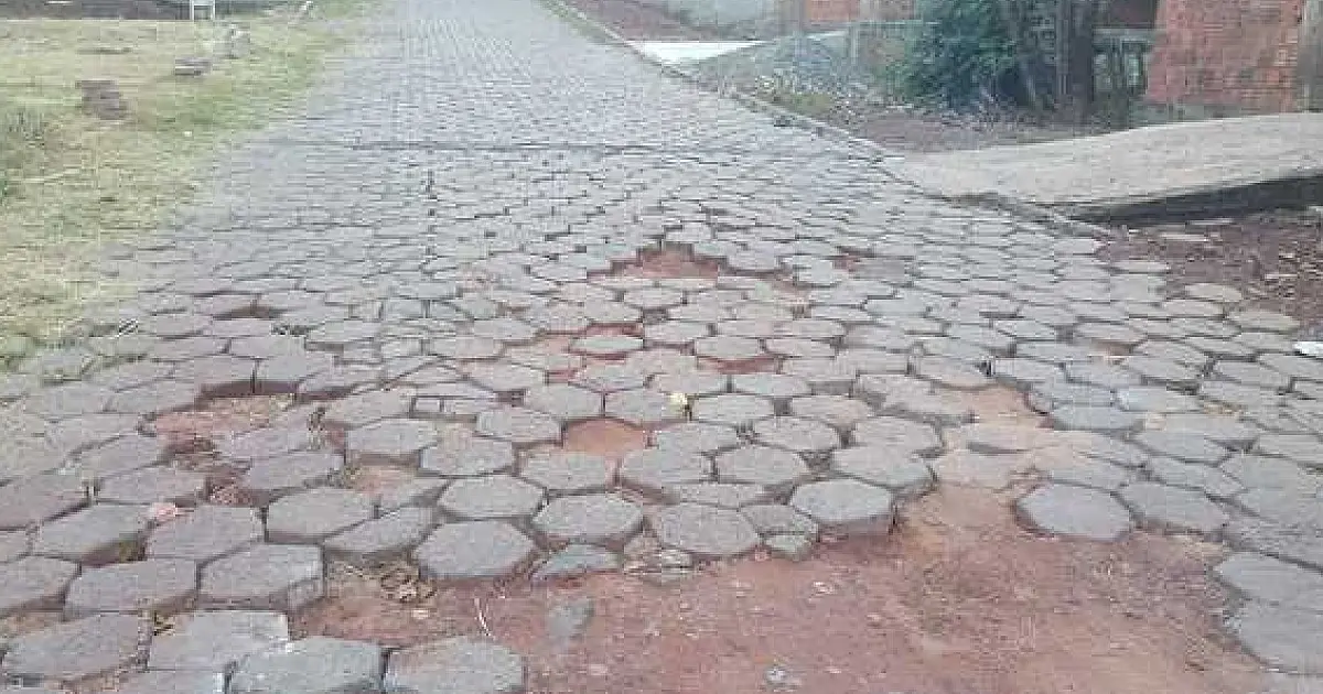 Moradores do Popular Velha reclamam de pavimento danificado por intervenção da Sanesul
