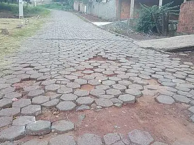 Moradores do Popular Velha reclamam de pavimento danificado por intervenção da Sanesul