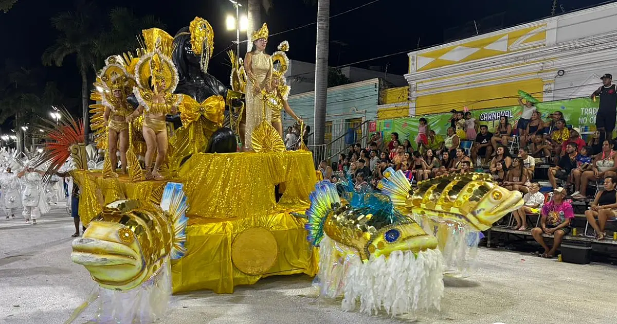 Marquês da Sapucaí é a penúltima a entrar na Passarela do Samba