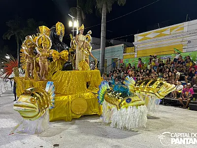 Marquês da Sapucaí é a penúltima a entrar na Passarela do Samba