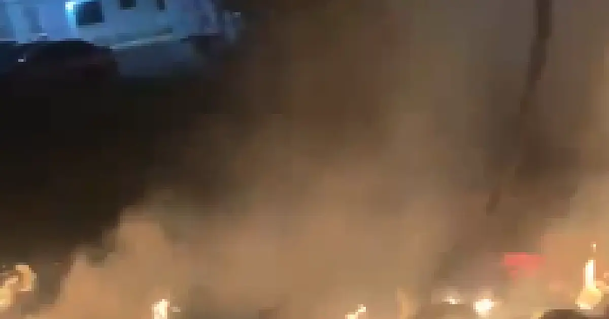 Incêndio nos fundos do Jatobazinho assusta moradores durante a madrugada