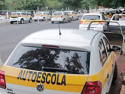 Golpista prometem 'CHN facilitada' para enganar população em grupos de WhatsApp