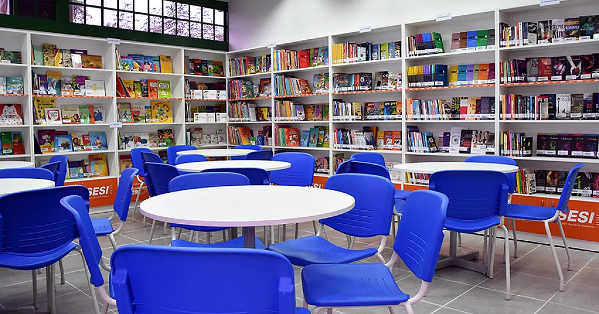 Biblioteca Sesi ensina de graça, idosos a usar internet e computador em Corumbá