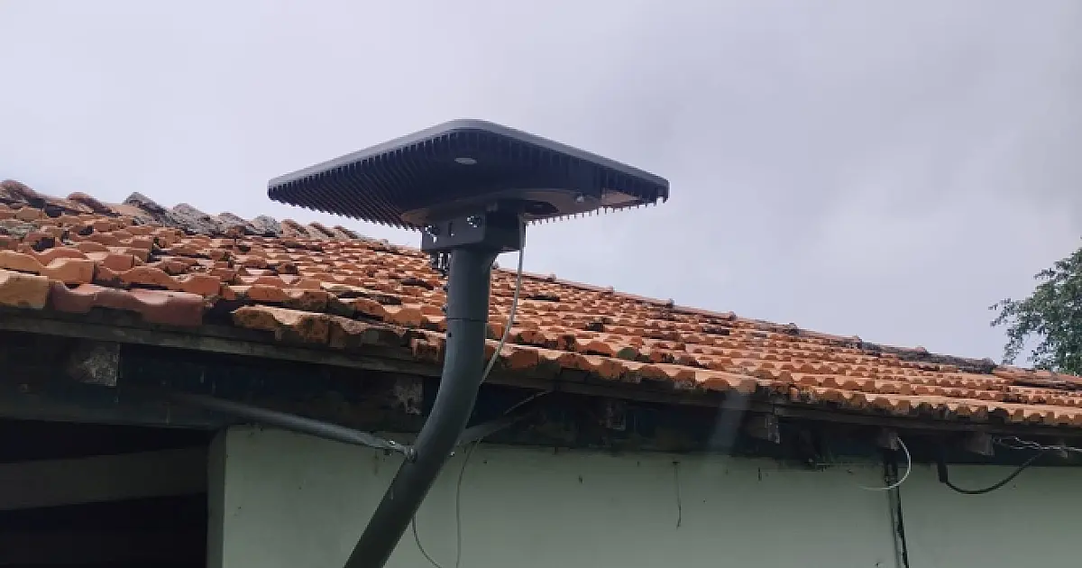 Escolas rurais e das águas de Corumbá recebem internet de alta velocidade via satélite