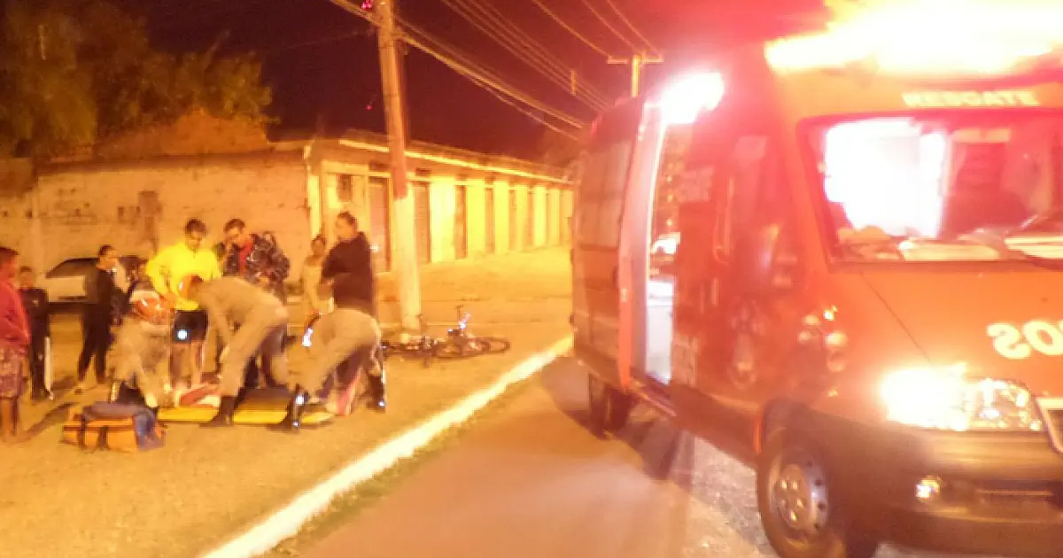 Ciclista perde o controle e cai de bicicleta na Rio Branco