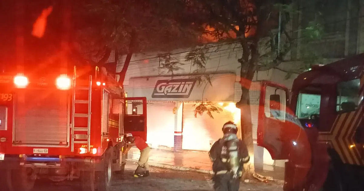 Incêndio atinge loja Gazin em Corumbá e mobiliza bombeiros na madrugada
