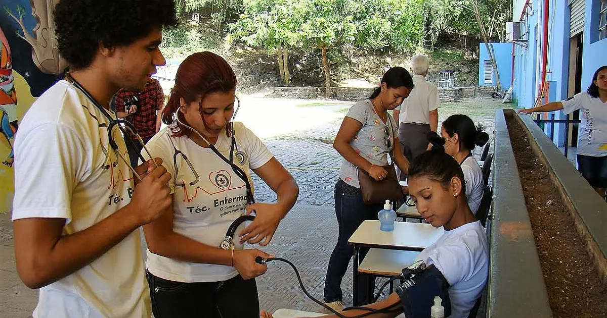 Estudantes de Enfermagem fazem ação no Moinho contra hipertensão
