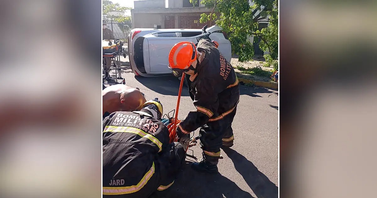 Motorista fica preso às ferragens após capotamento no centro de Corumbá