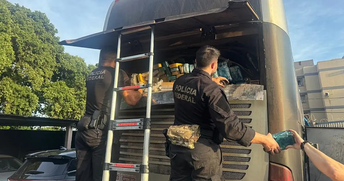 PF apreende 745 kg de cocaína em ônibus na Capital