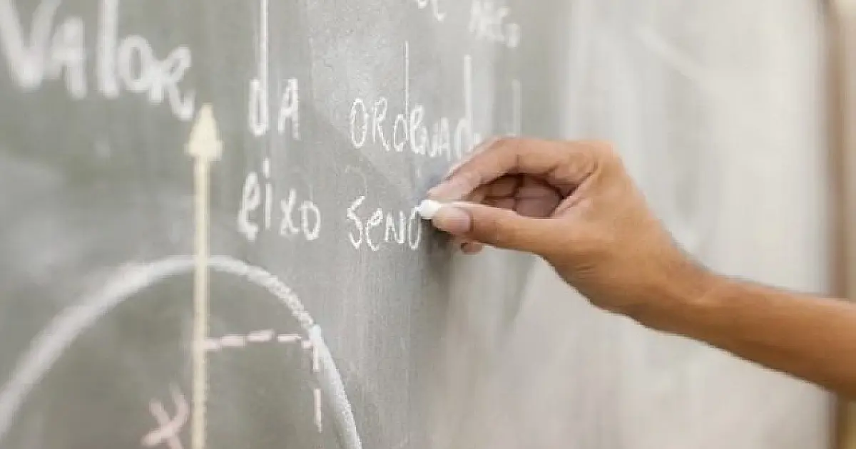 Governo do Estado abre 722 vagas para professor com salário superior a R$ 4 mil
