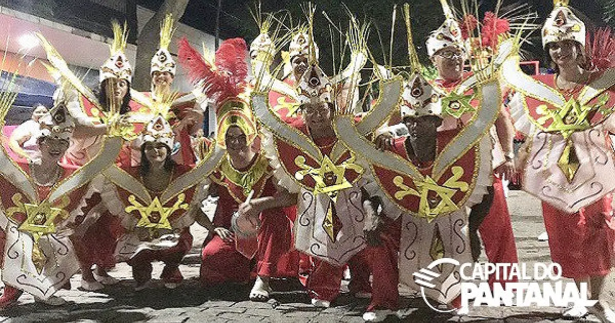 Família mantem tradição e desfila há 40 anos na Pesada