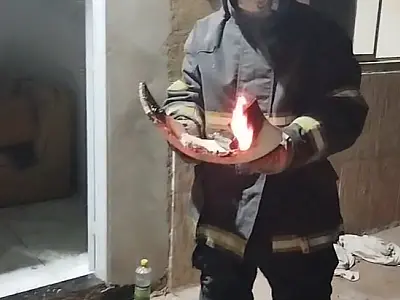 Carregador deixado na tomada provoca fogo em casa no Guatós
