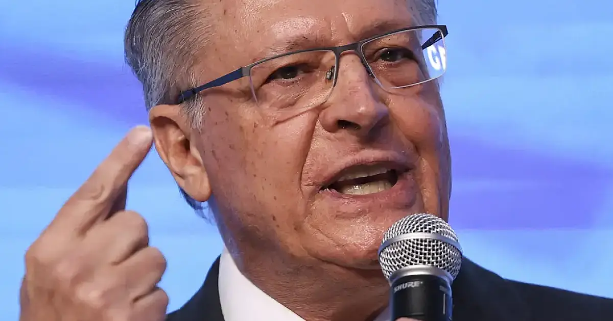 Brasil está conversando "com reserva" com Estados Unidos, diz Alckmin