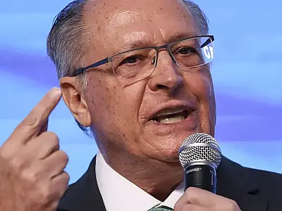 Brasil está conversando "com reserva" com Estados Unidos, diz Alckmin