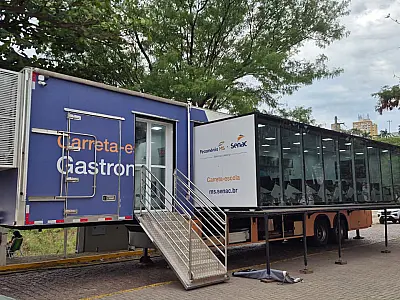 Cursos gratuitos de gastronomia chegam a Corumbá em unidade móvel do Senac