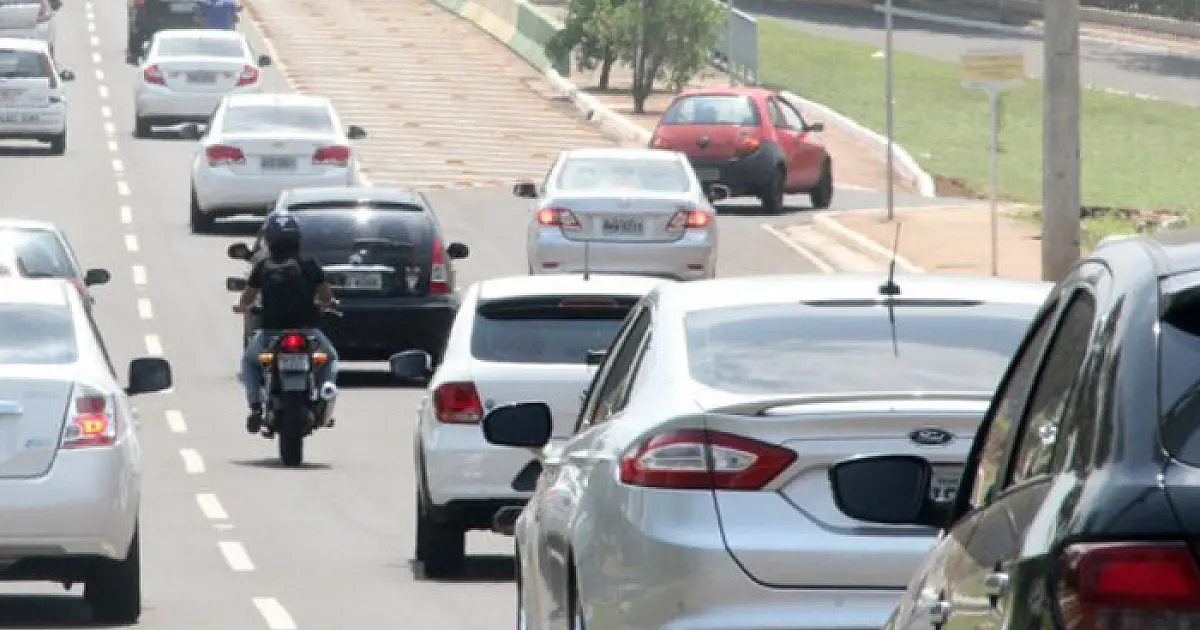 Licenciamento de veículos com placas final 4 e 5 vencem nesta quinta-feira