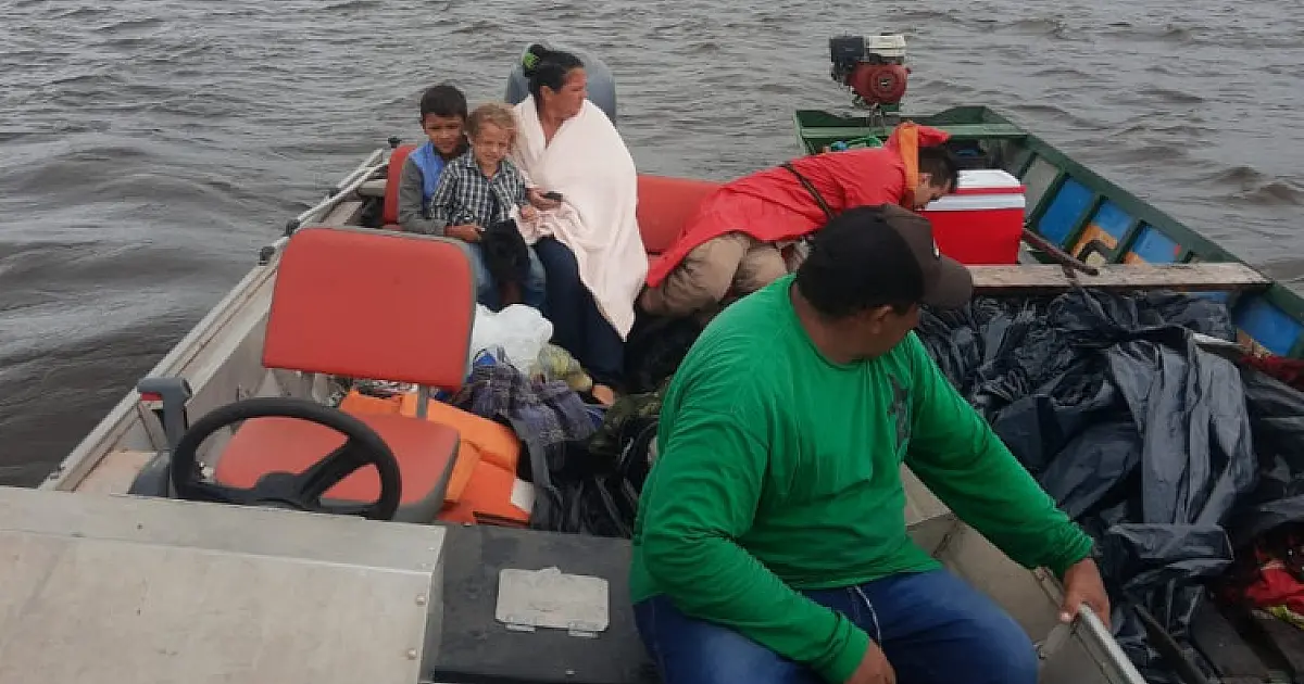 Família em barco à deriva é resgatada no rio Paraguai