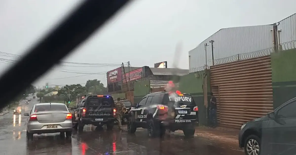 Empreiteiro é preso com R$ 700 mil e arma em operação do Garras após golpe milionário