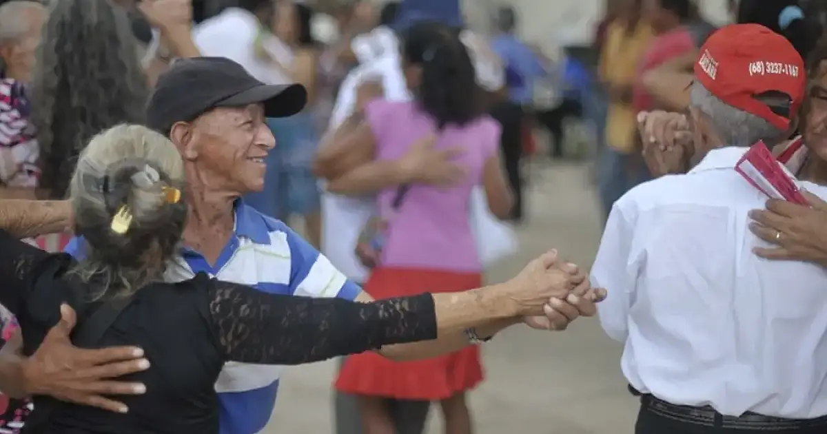 Expectativa de vida no país sobe para 76,6 anos, a maior já registrada