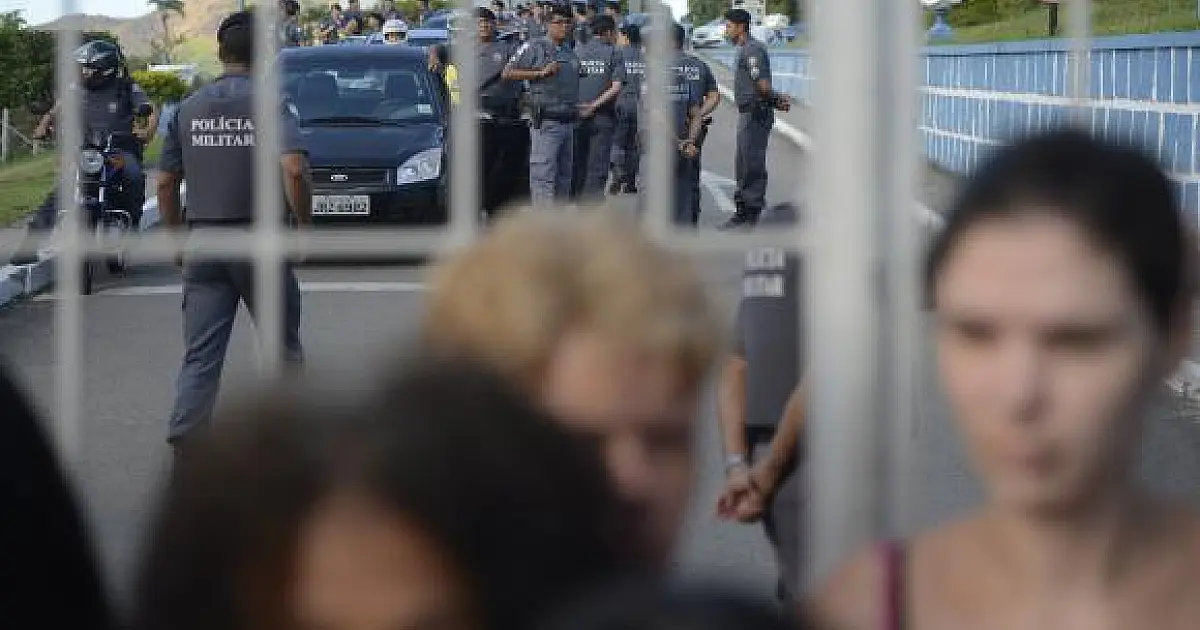 Mulheres continuam em frente aos batalhões e policiais não voltam às ruas no ES