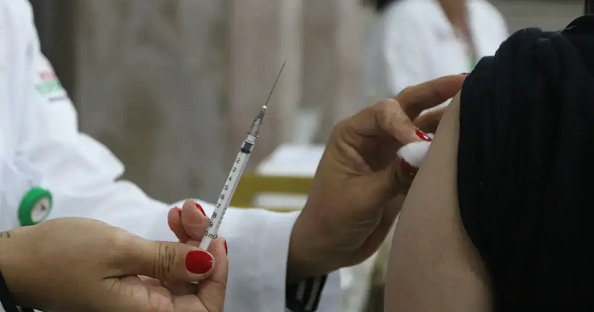 Vacina contra a covid-19 protege gestantes de complicações