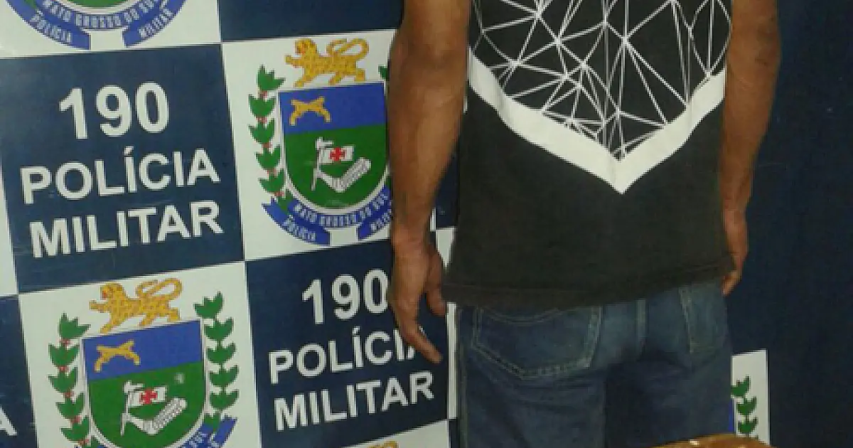 Homem preso com arma, munição e droga apresenta nome falso à polícia