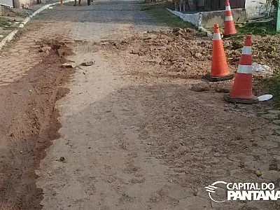 Moradores do Cervejaria denunciam buraco provocado por obra da Sanesul