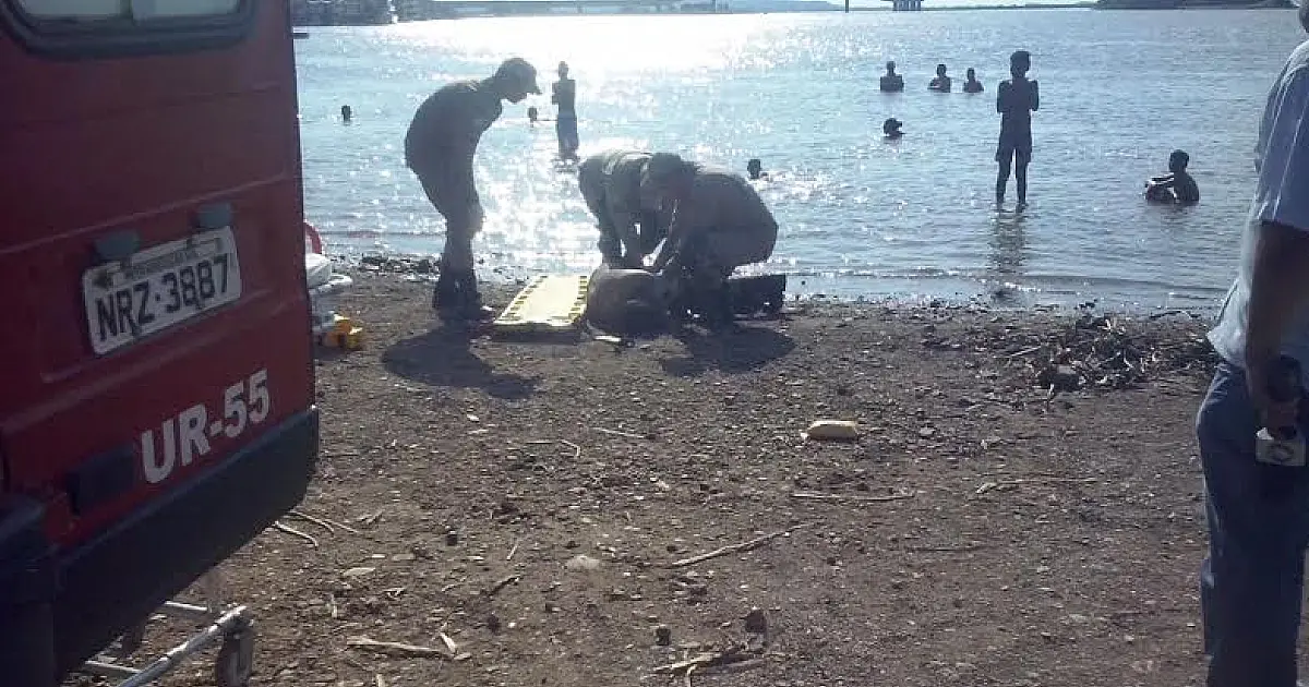 Bêbado é resgatado de afogamento na Prainha do Porto Geral