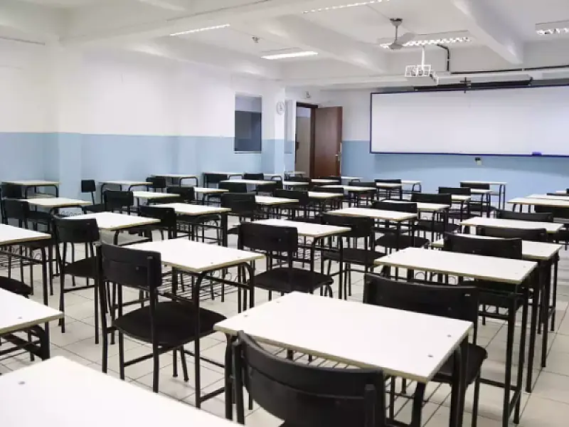 Famílias relatam dificuldade de reembolso após fechamento de colégio em Corumbá