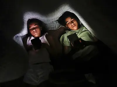 Telas demais, infância de menos: os impactos do excesso de estímulos digitais no cérebro infantil