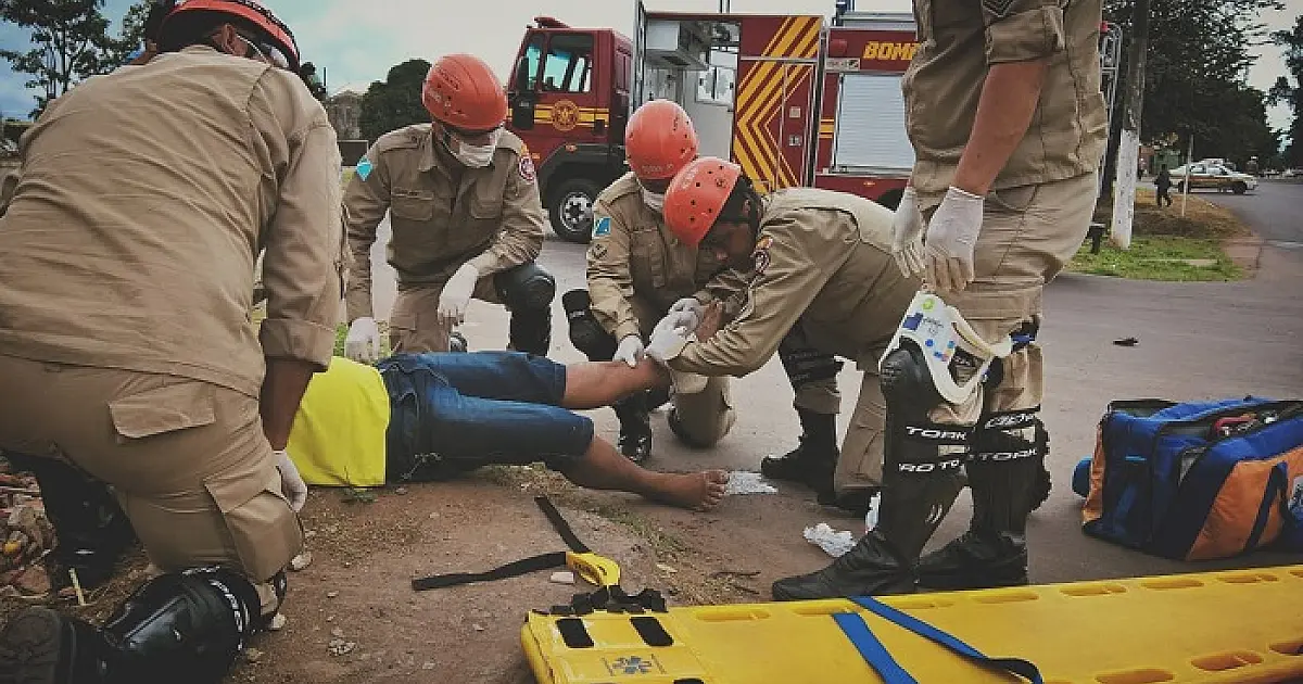 Homem perde parte do dedo em acidente de trânsito