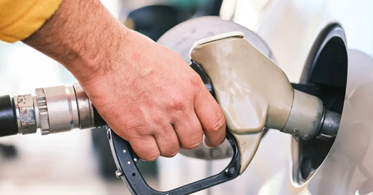 Petrobras reduz preço da gasolina em 4,9% a partir de terça-feira