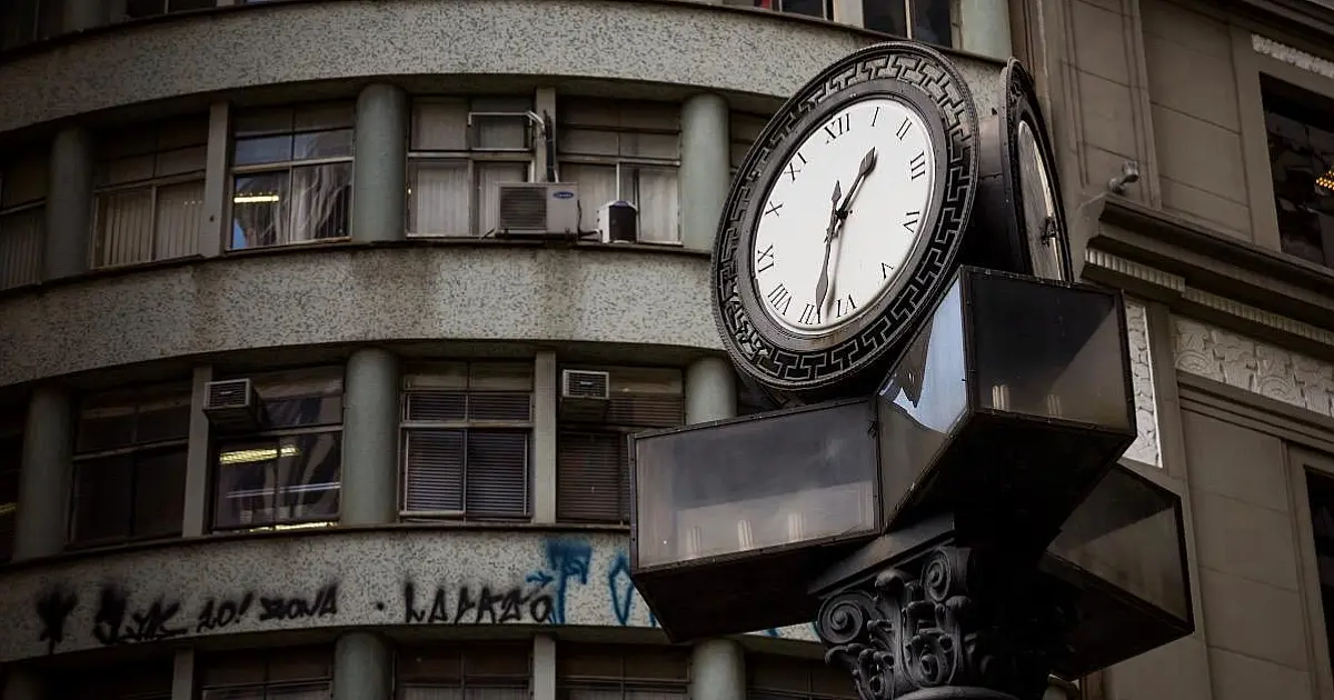 Compromisso público exige execução real