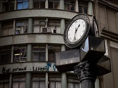 Compromisso público exige execução real