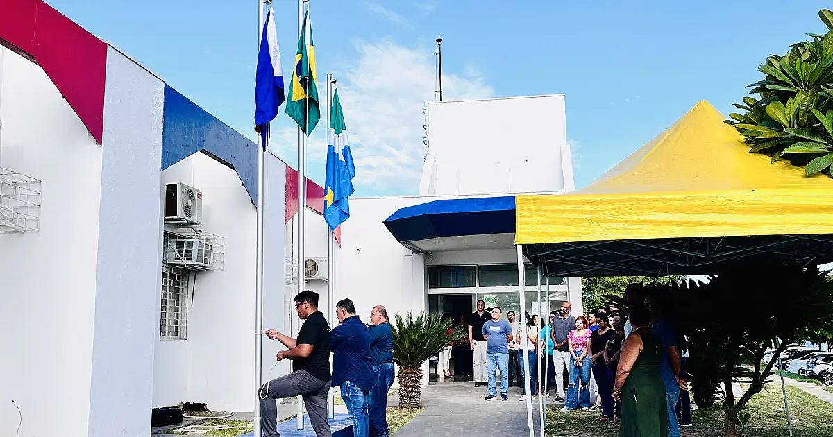 Ladário retoma hasteamento das bandeiras em ato cívico simbólico