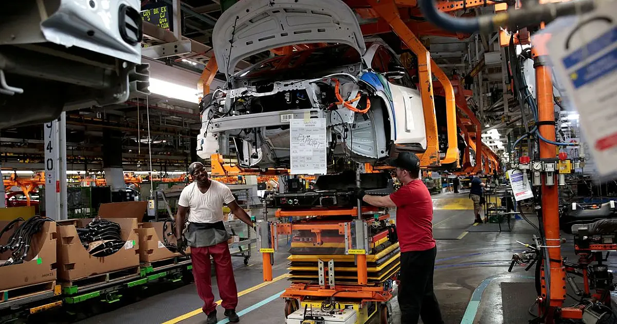 Confiança da indústria cai 4 pontos na prévia de março