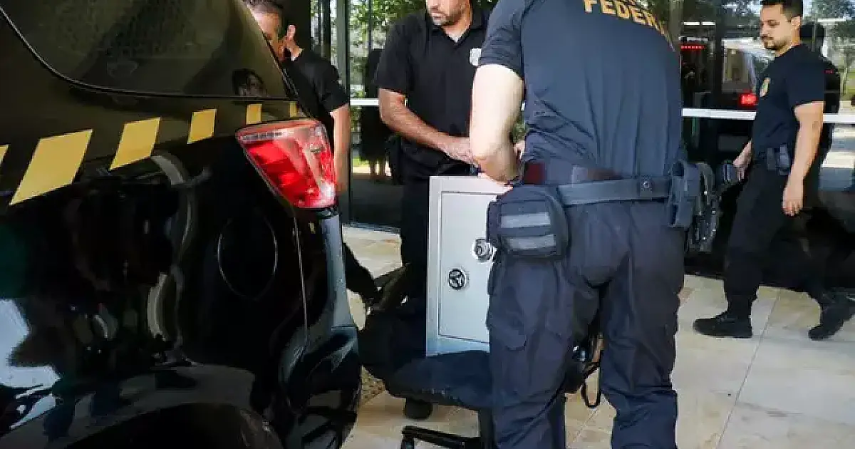PF leva cofre durante buscas no prédio do Tribunal de Justiça em Campo Grande
