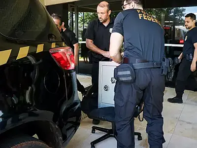 PF leva cofre durante buscas no prédio do Tribunal de Justiça em Campo Grande