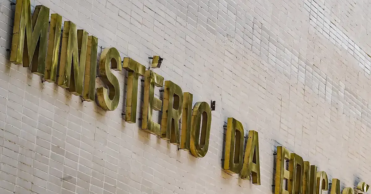 MEC lança curso de 180 horas para professores do ensino médio público