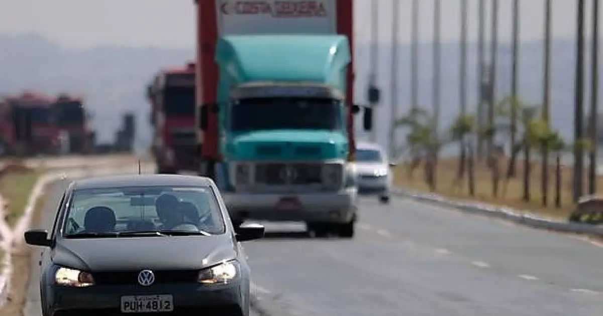 Uso do farol baixo em rodovias é obrigatório a partir de hoje