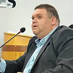 Jovan propõe programa de saúde mental para profissionais da assistência social