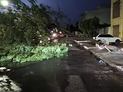 Vento e chuva forte assustaram moradores de Corumbá e Ladário