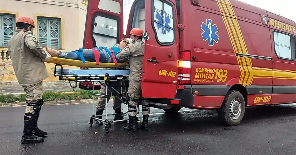 Passageira de moto fica ferida em colisão na região central