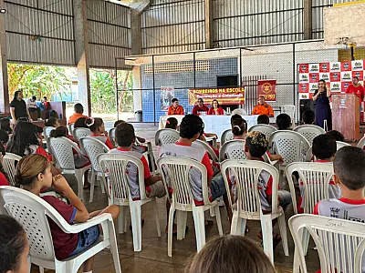Projeto Bombeiros na Escola promove aula inaugural da edição 2026